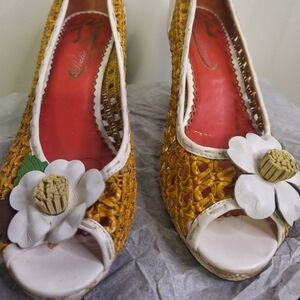 Poetic Licenses Of London Eegant Woven Peep-Toe Heel with Flower Size 8 Or Eur39
